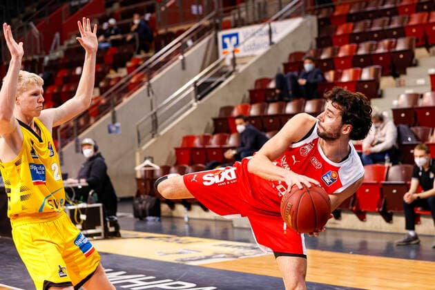 rechts Michele Vitali (Brose Bamberg, 31) links Jacob Patrick (MHP Riesen Ludwigsburg, 02) MHP Riesen Ludwigsburg - Brose Bamberg, easyCredit Basketball Bundesliga, Saison 2020-2021, 13. Spieltag, Ludwigsburg, Germany, 16.01.2021, - Copyright: DanielxLöb