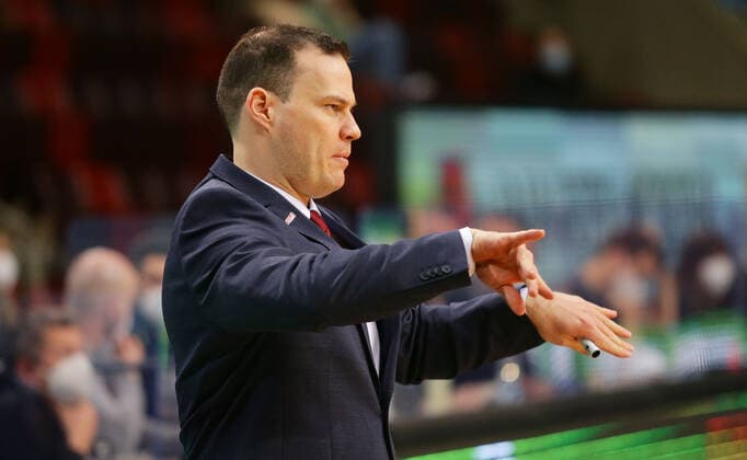 Ludwigsburg , Basketball easyCredit BBL Bundesliga , MHP RIESEN Ludwigsburg vs. Brose Bamberg , Johan Roijakkers ( Trainer Bamberg )