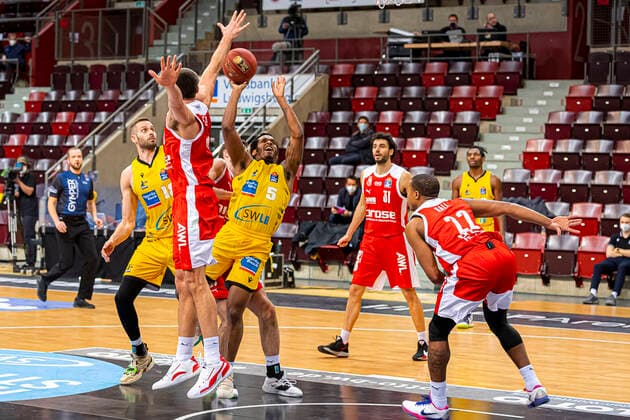 Ludwigsburg, Deutschland 16. Januar 2021: BBL- 20 21 - MHP Riesen Ludwigsburg vs. Brose Bamberg Barry Brown Jr. (Ludwigsburg) Ludwigsburg MHP Arena Baden-Württemberg Deutschland