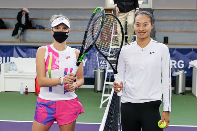 Im Bild: Linda FRUHVIRTOVA (CZE) (JE) und Qinwen ZHENG (CHN) (Q) Tennis Future Hamburg - ITF-W25 Hamburg, Hamburg, Tennis-Verband Hamburg, 17.01.2021,