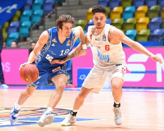 17.01.2021, xhbx, Basketball BBL Bundesliga, Frankfurt Skyliners - s.Oliver Würzburg emspor, v.l. Joe Rahon (Fraport Skyliners Frankfurt), Joshua Obiesie (s.Oliver Baskets Würzburg) Frankfurt am Main