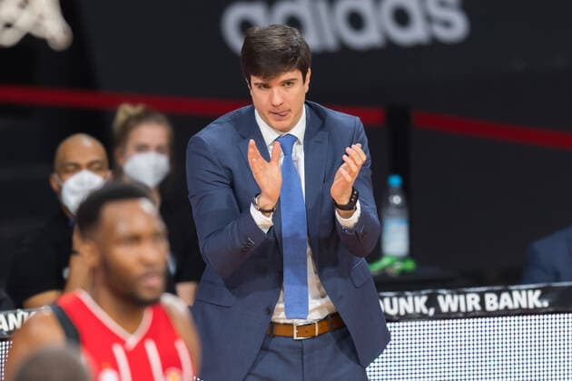 GER, BBL, FC Bayern Muenchen vs. Hamburg Towers 17.01.2021, Audi Dome, Muenchen, GER, BBL, FC Bayern Muenchen vs. Hamburg Towers, im Bild Pedro Calles (Cheftrainer Hamburg Towers)