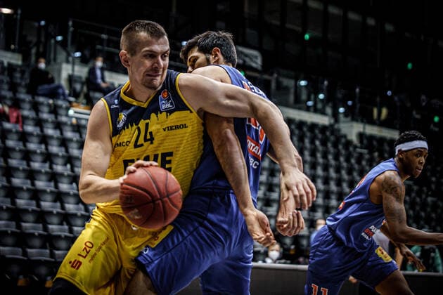 Basketball Oldenburg 17.01.2021 Saison 2020 2021 easyCredit BBL: 13. Spieltag: EWE Baskets - Mitteldeutscher BC Basketball Oldenburg 17.01.2021 Saison 2020 2021 easyCredit BBL: 13. Spieltag: EWE Baskets - Mitteldeutscher BC 24, Rasid Mahalbasic, EWE Baskets Oldenburg nur redaktionelle Verwendung - kommerzielle Verwendung Nutzung nur nach Absprache mit dem Fotografen Oldenburg Deutschland