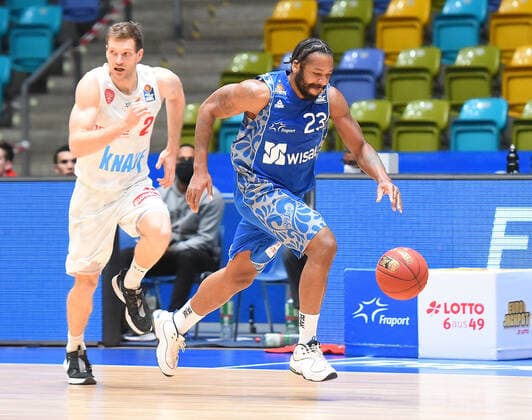 17.01.2021, xhbx, Basketball BBL Bundesliga, Frankfurt Skyliners - s.Oliver Würzburg emspor, v.l. Brekkott Chapman (s.Oliver Baskets Würzburg), Quantez Robertson (Fraport Skyliners Frankfurt) Frankfurt am Main