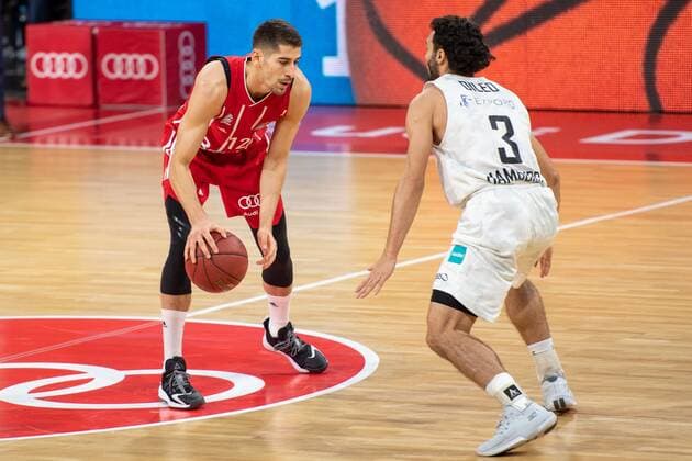 Diego Flaccadori 12 (FC Bayern), Max Dileo 3 (Hamburg Towers), FC Bayern Basketball vs. Hamburg Towers, BBL, 17.01.2021 Muenchen Bayern Deutschland