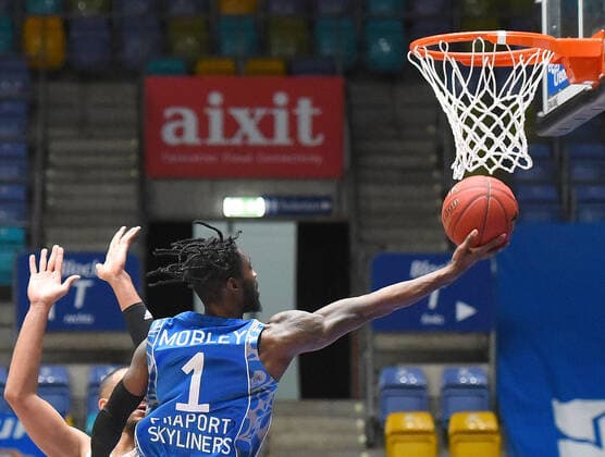 17.01.2021, xhbx, Basketball BBL Bundesliga, Frankfurt Skyliners - s.Oliver Würzburg emspor, v.l. Matt Mobley (Fraport Skyliners Frankfurt) Frankfurt am Main