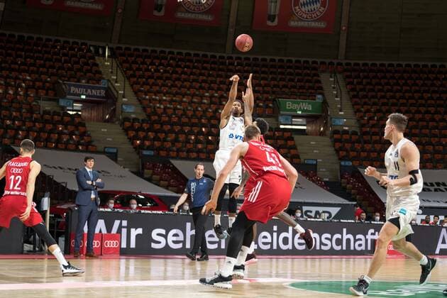 Basketball, BBL, 20210117, FC Bayern München - Hamburg Towers Im Bild Kameron TAYLOR (Hamburg Towers, 7) -Wurf. München Audi Dome Bayern Deutschland Copyright: Passion2Press MarkusxFischerx