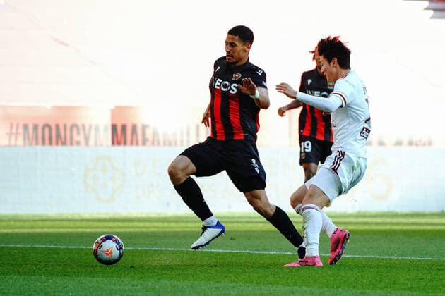 William Saliba (OGC Nice)@ - Ui Jo Hwang (Bordeaux FC) FOOTBALL : OGC Nice vs Bordeaux - Ligue 1 Uber Eats - Nice - 16 01 2021 NorbertScanella PanoramiC 