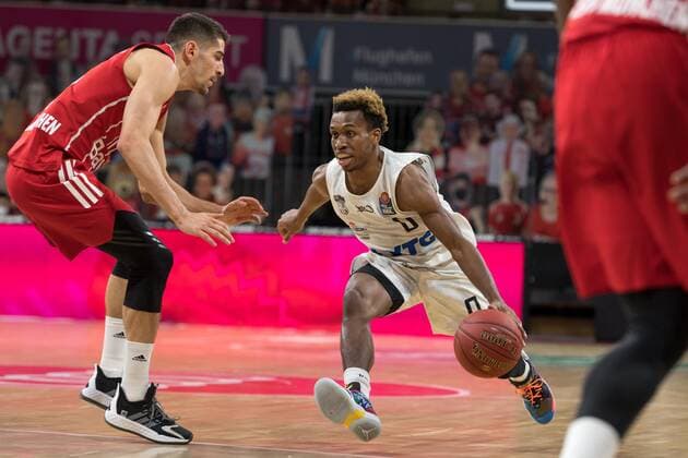Basketball, BBL, 20210117, FC Bayern München - Hamburg Towers Im Bild Diego FLACCADORI (FC Bayern München, 12) und T. J. SHORTS (Hamburg Towers, 0). München Audi Dome Bayern Deutschland Copyright: Passion2Press MarkusxFischerx