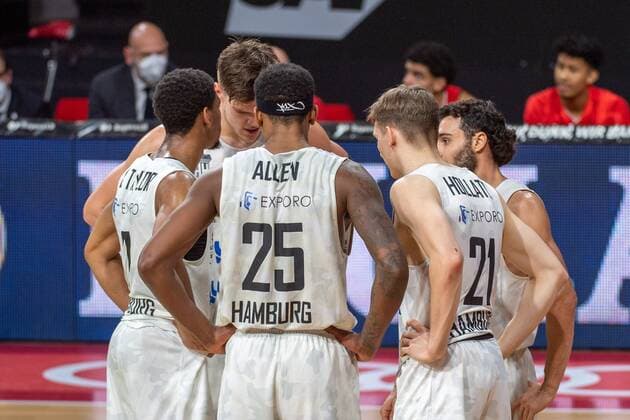 Hamburg Towers ueberlegen sich eine neue Strategie, FC Bayern Basketball vs. Hamburg Towers, BBL, 17.01.2021 Muenchen Bayern Deutschland