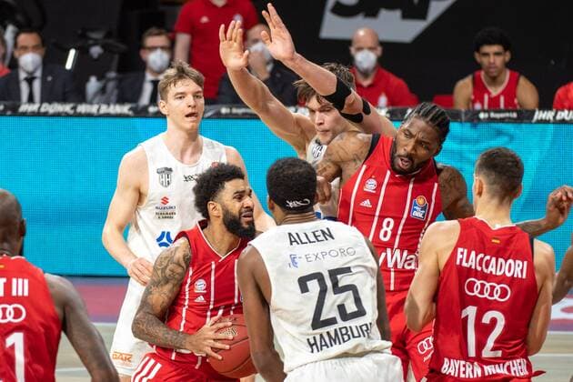 D. Seeley 4 (FC Bayern), Jalen Reynolds 8 (FC Bayern), FC Bayern Basketball vs. Hamburg Towers, BBL, 17.01.2021 Muenchen Bayern Deutschland