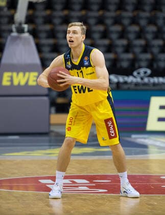 GER, Basketball, EWE Baskets Oldenburg vs SYNTAINICS MBC 17.01.2021, EWE Arena, Oldenburg, GER, easy Credit-BBL, EWE Baskets Oldenburg vs SYNTAINICS MBC, im Bild Jacob HOLLATZ (EWE Baskets Oldenburg 11 ) Einzelaktion, Ganzkörper Ganzkoerper