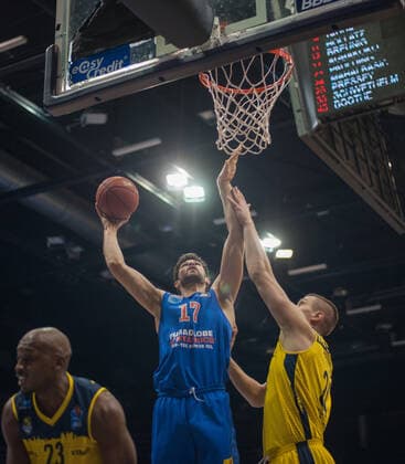 GER, Basketball, EWE Baskets Oldenburg vs SYNTAINICS MBC 17.01.2021, EWE Arena, Oldenburg, GER, easy Credit-BBL, EWE Baskets Oldenburg vs SYNTAINICS MBC, im Bild Aleksander MARELJA ( SYNTAINICS MBC 17 ) Rasid MAHALBASIC (EWE Baskets Oldenburg 24 ) Rickey PAULDING (EWE Baskets Oldenburg 23 )