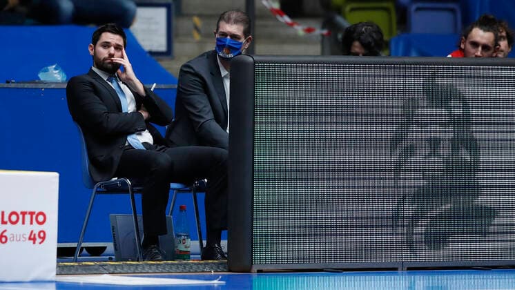 Deutschland, Frankfurt am Main, Fraport Arena, 17.01.2021, emspor, emonline, despor, deonline, FRAPORT SKYLINERS - s.Oliver Wuerzburg, Basketball, BBL Bild: Enttaeuschung bei Headcoach Sebastian Gleim (Fraport Skyliners), Copyright: HMBxMedia xHeikoxBecker