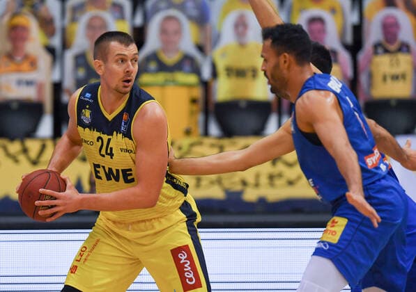 GER, Basketball, EWE Baskets Oldenburg vs SYNTAINICS MBC 17.01.2021, EWE Arena, Oldenburg, GER, easy Credit-BBL, EWE Baskets Oldenburg vs SYNTAINICS MBC, im Bild Rasid MAHALBASIC (EWE Baskets Oldenburg 24 )