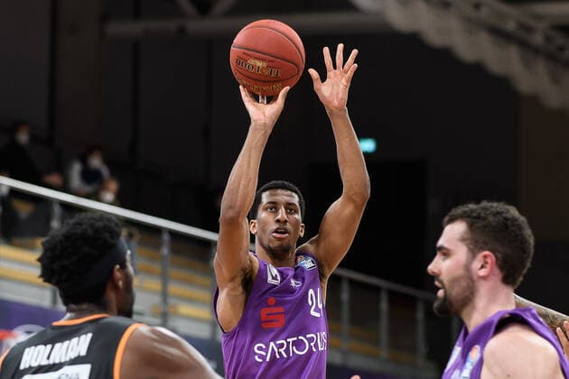 BG Göttingen - ratiopharm Ulm 17.01.2021, Basketball-Bundesliga easyCredit-BBL, Saison 2020 2021, Hauptrunde, 13. Spieltag, BG Göttingen - ratiopharm Ulm. Göttingens Aubrey Dawkins wirft auf den Korb. Göttingen Niedersachsen Deutschland