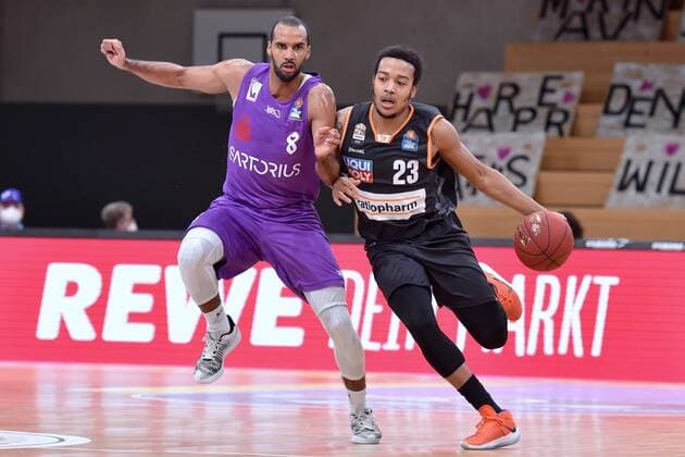 Troy Caupain (Ratiopharm Ulm) (am Ball), Akeem Vargas (BG Goettingen), GER, Basketball, Bundesliga, BBL, BG Goettingen - Ratiopharm Ulm, 17.01.2021, Basketball, Bundesliga, BBL, BG Goettingen - Ratiopharm Ulm, 17.01.2021 Goettingen Copyright: xEibner-pressefotox xRolandxSippelx