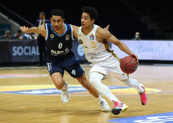 Löwen Braunschweig vs. Berlin, BBL Braunschweig, 17.01.2021, BASKETBALL - easyCredit BBL Basketball Bundesliga, Löwen Braunschweig vs. Alba Berlin, Saison 2020 21. a0 , Garai Zeeb (Löwen Braunschweig) Braunschweig