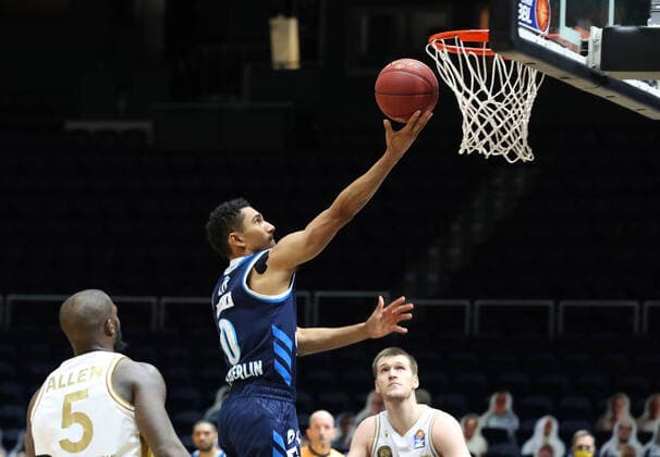 Löwen Braunschweig vs. Berlin, BBL Braunschweig, 17.01.2021, BASKETBALL - easyCredit BBL Basketball Bundesliga, Löwen Braunschweig vs. Alba Berlin, Saison 2020 21. Maodo Lo (Alba Berlin) Braunschweig