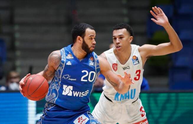 Deutschland, Frankfurt am Main, Fraport Arena, 17.01.2021, emspor, emonline, despor, deonline, FRAPORT SKYLINERS - s.Oliver Wuerzburg, Basketball, BBL Bild: v. li. Rasheed Moore (Fraport Skyliners) und Tyson Ward (s.Oliver Wuerzburg), Copyright: HMBxMedia xHeikoxBecker