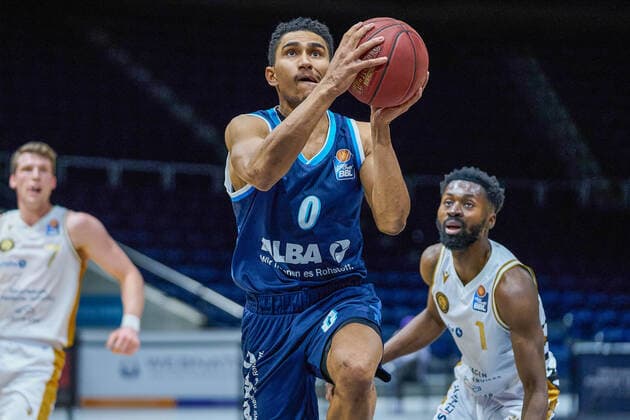 Maodo Lo (Nr. 0 Alba Berlin) im Sprung Basketball Loewen Braunschweig - Alba Berlin Basketball Loewen Braunschweig - Alba Berlin, Basketball, BBL, Saison 2020 2021, 17.01.2021 Braunschweig Copyright: xEibner-Pressefotox EP_DRT