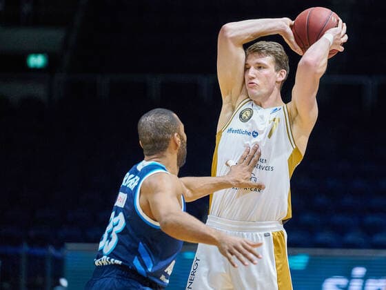 Lukas Meisner (Nr. 7 Basketball Loewen Braunschweig) gegen Jayson Granger (Nr. 33 Alba Berlin) Basketball Loewen Braunschweig - Alba Berlin Basketball Loewen Braunschweig - Alba Berlin, Basketball, BBL, Saison 2020 2021, 17.01.2021 Braunschweig Copyright: xEibner-Pressefotox EP_DRT
