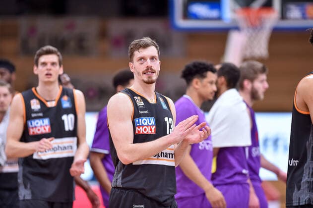 Andreas Obst (Ratiopharm Ulm) (vorne), Christoph Philipps (Ratiopharm Ulm) (L, hinten), GER, Basketball, Bundesliga, BBL, BG Goettingen - Ratiopharm Ulm, 17.01.2021, Basketball, Bundesliga, BBL, BG Goettingen - Ratiopharm Ulm, 17.01.2021 Goettingen Copyright: xEibner-Pressefotox EP_RSL