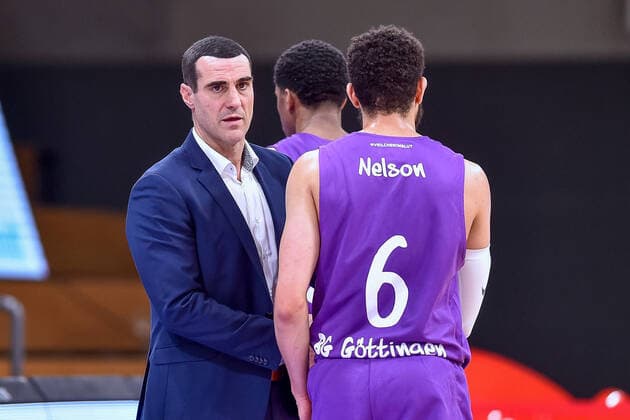 Roel Moors (Trainer, Headcoach BG Goettingen) und Luke Nelson (BG Goettingen) (R), GER, Basketball, Bundesliga, BBL, BG Goettingen - Ratiopharm Ulm, 17.01.2021, Basketball, Bundesliga, BBL, BG Goettingen - Ratiopharm Ulm, 17.01.2021 Goettingen Copyright: xEibner-Pressefotox EP_RSL