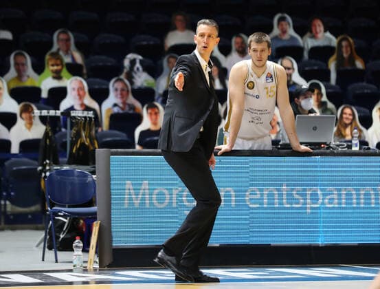 Löwen Braunschweig vs. Berlin, BBL Braunschweig, 17.01.2021, BASKETBALL - easyCredit BBL Basketball Bundesliga, Löwen Braunschweig vs. Alba Berlin, Saison 2020 21. Headcoach Pete Strobl (Löwen Braunschweig) Braunschweig