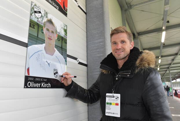 16.01.2021, GER, Fussball, 3.Liga, Saison 2020 2021, 19. Spieltag, Sportclub-Arena, Verl SC Verl - 1.FC Kaiserslautern 1 : 1 Oliver Kirch (ehemaliger Profi SC Verl, Arminia Bielefeld, 1. FC Kaiserslautern, Borussia Mönchengladbach, Borussia Dortmund), Aktion, Einzelbild, Quer, Mimik, Gestik *** 16 01 2021, GER, Football, 3 Liga, Season 2020 2021, 19 Matchday, Sportclub Arena, Verl SC Verl 1 FC Kaiserslautern 1 1 Oliver Kirch former professional SC Verl, Arminia Bielefeld, 1 FC Kaiserslautern, Borussia Mönchengladbach, Borussia Dortmund , Action, Single, Cross, Facial expression, Gesture