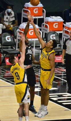 Los Angeles Clippers forward Kawhi Leonard scores over Indiana Pacers point guards T.J. McConnell (L) and Malcolm Brogdon during the fourth quarter at Staples Center in Los Angeles on Sunday, January 17, 2021. The Clippers defeated the short-handed Pacers 129-96.  LAP2021011711 JIMxRUYMEN