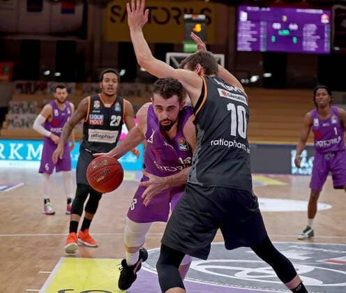 GSD zje123 Basketball Bundesliga Saison 2020 21 BG Göttingen - Ratiopharm Ulm Göttingens Harper Kamp (am Ball) gegen Ulms Christoph Philipps