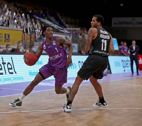 GSD zje123 Basketball Bundesliga Saison 2020 21 BG Göttingen - Ratiopharm Ulm Göttingens Deishuan Booker (am Ball) gegen Ulms Isaiah Wilkins