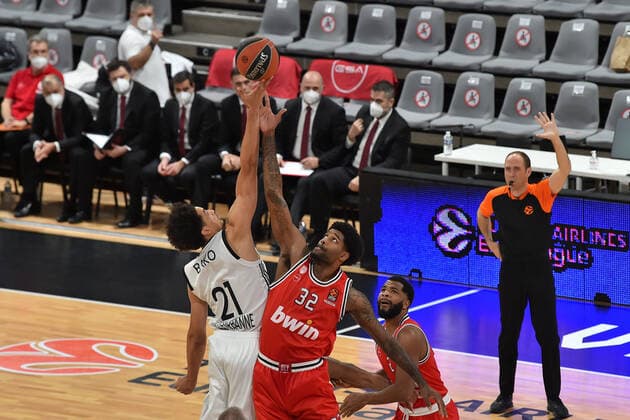 Ismael Bako (asvel) vs Octavius Ellis (olympiakos) BASKETBALL : LDLC ASVEL vs Olympiakos Le Piree - Euroleague - 19 01 2021 FredericChambert Panoramic 