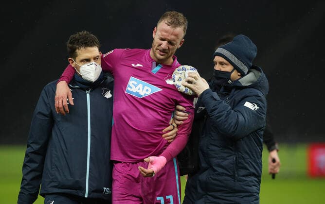 Sport Themen der Woche KW03 Sport Bilder des Tages Kevin Vogt an Schulter verletzt nach Zweikampf mit Jhon Cordoba Geisterspiel Corona Fußball Fussball DFL Bundesliga Herren Saison 2020 2021 19.01.2021 Hertha BSC Berlin vs. TSG Hoffenheim 1899 DFL regulations prohibit any use of photographs as image sequences and or quasi-video. *** Kevin Vogt injured shoulder after duel with Jhon Cordoba Geisterspiel Corona Sport Football Soccer DFL Bundesliga Herren Saison 2020 2021 19 01 2021 Hertha BSC Berlin vs TSG Hoffenheim 1899 DFL regulations prohibit any use of photographs as image sequences and or quasi video