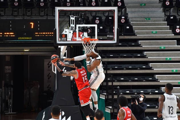 Guerschon Yabusele (asvel) vs Georgios Printezis (olympiakos) BASKETBALL : LDLC ASVEL vs Olympiakos Le Piree - Euroleague - 19 01 2021 FredericChambert Panoramic 