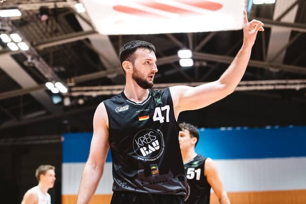 BARMER 2. Basketball Bundesliga ProA Saison 2020 2021 Spieltag 16 am 17.1.2021 Science City Jena vs VfL Kirchheim Knights Andreas Kronhardt (Kirchheim), Portrait mit erhobenen Zeigefinger Sparkassen Arena Jena