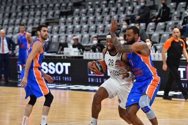Guerschon Yabusele (asvel) vs Derrick Williams (valence) BASKETBALL : LDLC ASVEL vs Valence - Euroleague - 21 01 2021 FredericChambert Panoramic 