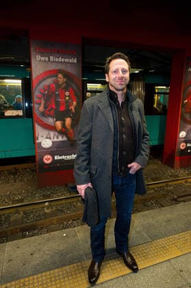 Säulen der Eintracht 23.01.2013 Frankfurt x1x Präsentation der Säulen der Eintracht an der U-Bahn-Station Willy-Brandt-Platz. Uwe Bindewald (ehemaliger Spieler Eintracht Frankfurt). Frankfurt Frankfurt Hessen Germany