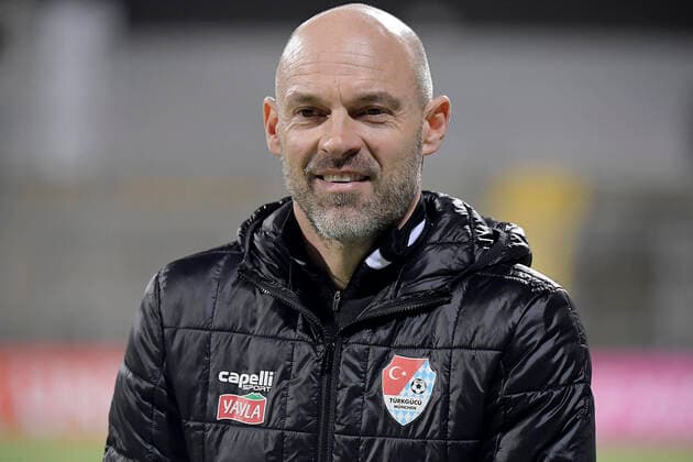 22.01.2021, xemx, Fussball 3.Liga, Tuerkguecue Muenchen - FC Bayern Muenchen U23 emspor, v.l. Cheftrainer Alexander Schmidt (Tuerkguecue Muenchen) (DFL DFB REGULATIONS PROHIBIT ANY USE OF PHOTOGRAPHS as IMAGE SEQUENCES and or QUASI-VIDEO) Muenchen