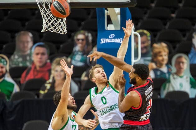 Basketball, EuroLeague, Zalgiris Kaunas - Olympiakos Piräus 2021-01-22 Kaunas Lithuania. Basketball team Zalgiris Kaunas plays vs Olympiacos Piraeus from Greece Euroleague game at Zalgiris arena in Kaunas on Friday 22 of January 2021. AARON HARRISON, THOMAS WALKUP. Kaunas Lithuania  Copyright: xKarolisxKavolelisx euroleague basketball