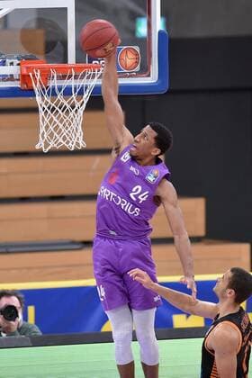 Korbleger von Aubrey Dawkins (BG Goettingen), Jean Salumu (Rasta Vechta) (R) , Basketball, Bundesliga, BBL, BG Goettingen - SC Rasta Vechta, 22.01.2021, BG Goettingen - SC Rasta Vechta, Basketball, Bundesliga, GER, BBL, 22.01.2021 Goettingen Copyright: xSippel xEibner-Pressefotox EP_rsl