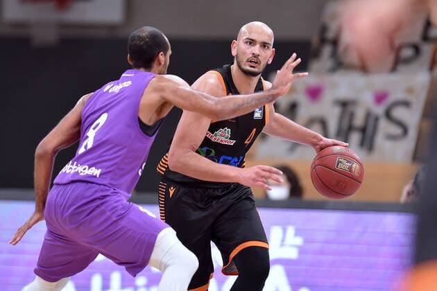 Stefan Peno (Rasta Vechta) (am Ball) und Akeem Vargas (BG Goettingen) , Basketball, Bundesliga, BBL, BG Goettingen - SC Rasta Vechta, 22.01.2021, BG Goettingen - SC Rasta Vechta, Basketball, Bundesliga, GER, BBL, 22.01.2021 Goettingen Copyright: xSippel xEibner-Pressefotox EP_rsl