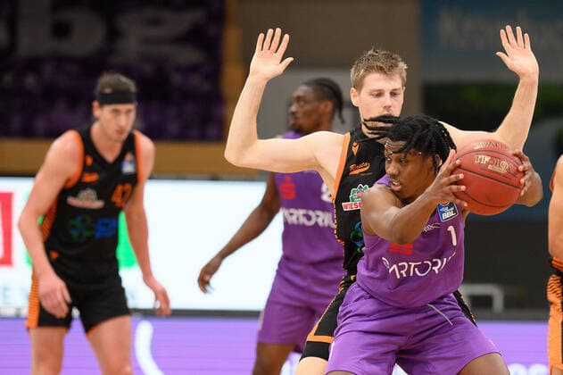 BG Göttingen - Rasta Vechta 22.01.2021, Basketball-Bundesliga easyCredit-BBL, Saison 2020 2021, Hauptrunde, 14. Spieltag, BG Göttingen - Rasta Vechta. Göttingens Deishuan Booker am Ball. Göttingen Niedersachsen Deutschland