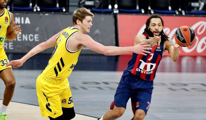 Basketball, EuroLeague, Saski Baskonia Vitoria - ALBA Berlin Baskonia s small forward Pierria Henry (R) in action against ALBA s center Ben Lammers (L) during the Euroleague game between TD Systems Baskonia and ALBA Berlin at Fernando Buesa Arena pavilion in Vitoria, Basque Country, Spain, 22 January 2021. TD Systems Baskonia - ALBA Berlin !ACHTUNG: NUR REDAKTIONELLE NUTZUNG!  Copyright: xDavidxAguilarx GRAF5353 20210122-637469495252003075