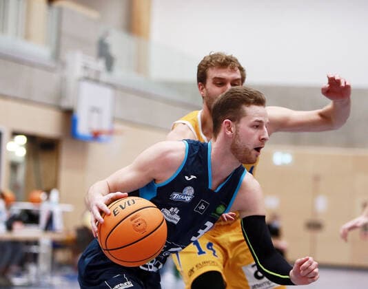 Oberhaching, Sporthalle, 22.01.21, Basketball, Herren, 2. Bundesliga Pro B; TSV Oberhaching Tropics vs Dresden Titans, im Bild vorn Bryan NIESSEN (Dresden), Copyright: HMBxMediax xHeikoxBecker