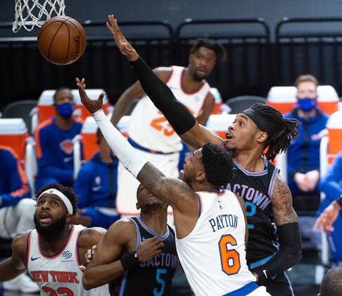 Sport Bilder des Tages January 22, 2021, Sacramento, CA, USA: Sacramento Kings center Richaun Holmes (22) battles New York Knicks guard Elfrid Payton (6) during a game in the first quarter at Golden 1 Center on Friday, Jan. 22, 2021 in Sacramento. Sacramento USA - ZUMAj89_ 20210122_zaf_j89_006 Copyright: xPaulxKitagakixJr.x