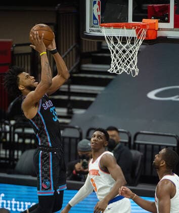 January 22, 2021, Sacramento, CA, USA: Sacramento Kings forward Marvin Bagley III (35) scores over New York Knicks guard RJ Barrett (9) in the second quarter during a game at Golden 1 Center on Friday, Jan. 22, 2021 in Sacramento. Sacramento USA - ZUMAj89_ 20210122_zaf_j89_011 Copyright: xPaulxKitagakixJr.x