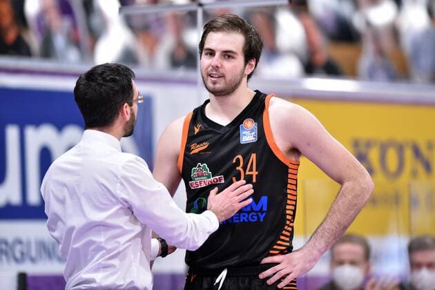 Thomas Paech (Trainer, Headcoach Rasta Vechta) (L) und Jesse Hunt (R) , Basketball, Bundesliga, BBL, BG Goettingen - SC Rasta Vechta, 22.01.2021, BG Goettingen - SC Rasta Vechta, Basketball, Bundesliga, GER, BBL, 22.01.2021 Goettingen Copyright: xSippel xEibner-Pressefotox EP_rsl