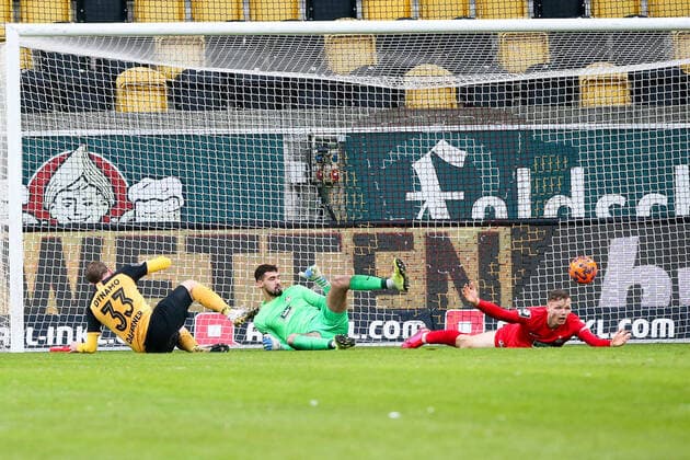 Dresden - Kaiserslautern 23.01.2021 Dresden, 23.01.2021, Rudolf-Harbig-Stadion, Fussball, Männer, 3. Liga, 20. Spieltag , SG Dynamo Dresden - 1. FC Kaiserslautern, , Im Bild: Tor für Dresden, Christoph Daferner (33, Dresden) trifft zum 1:1 , Gemäß den Vorgaben des DFB ist es untersagt, in dem Stadion und oder vom Spiel angefertigte Fotoaufnahmen in Form von Sequenzbildern und oder videoähnlichen Fotostrecken zu verwerten bzw. verwerten zu lassen. , DFB regulations prohibit any use of photographs as image sequences and or quasi-video. ,